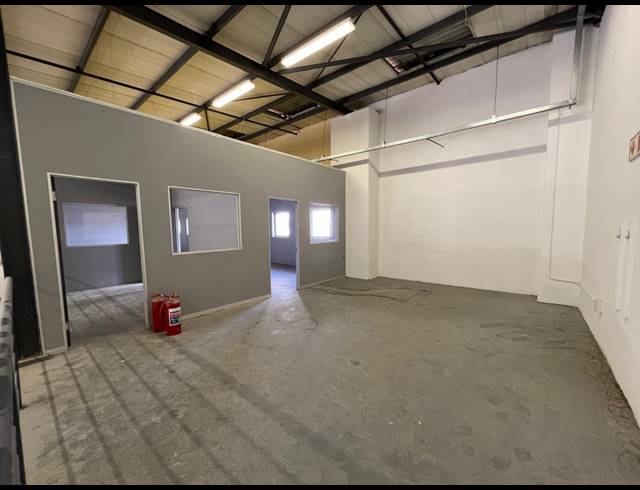 680M² WAREHOUSE TO LET IN LASER PARK